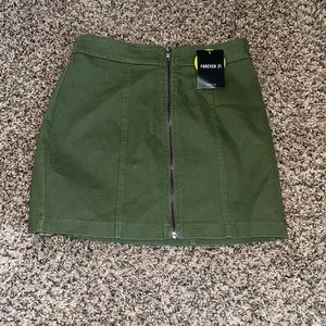Green skirt with zipper